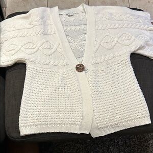 Suzy Shier Cream Textured Knit Cardigan with Decorative Button